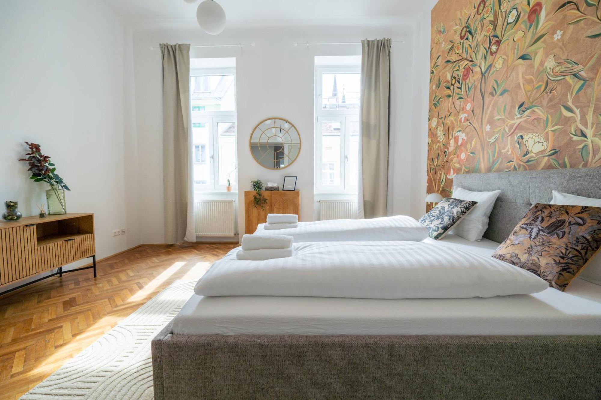 4ty3 - Franz Josef Is Calling Appartement *