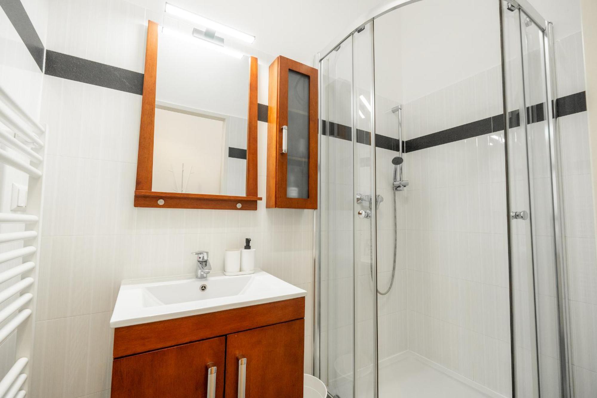 4ty3 - Franz Josef Is Calling Appartement *