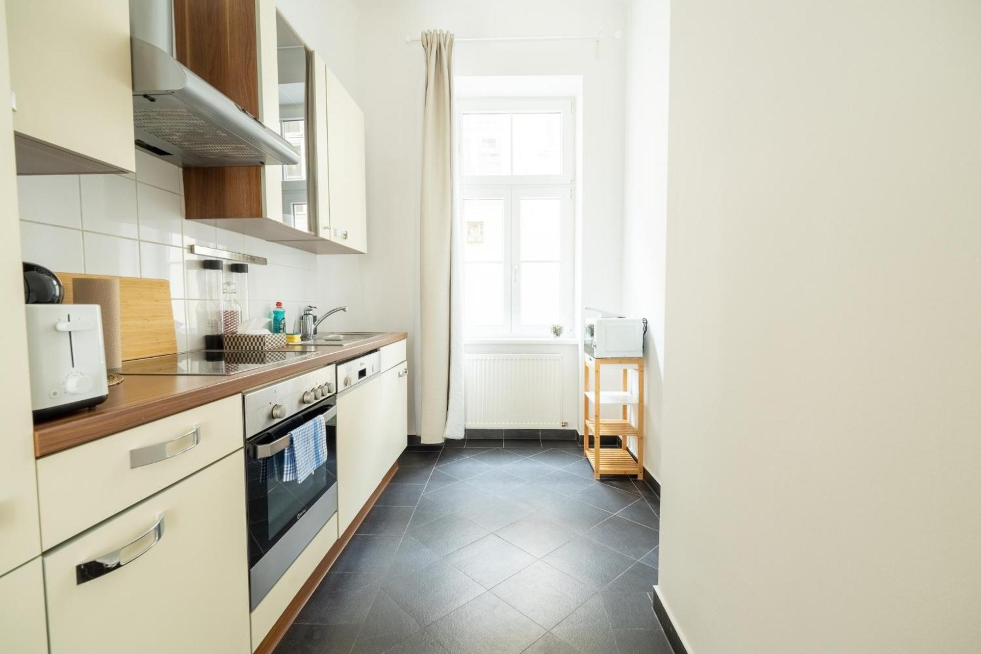 Appartement 4ty3 - Franz Josef Is Calling