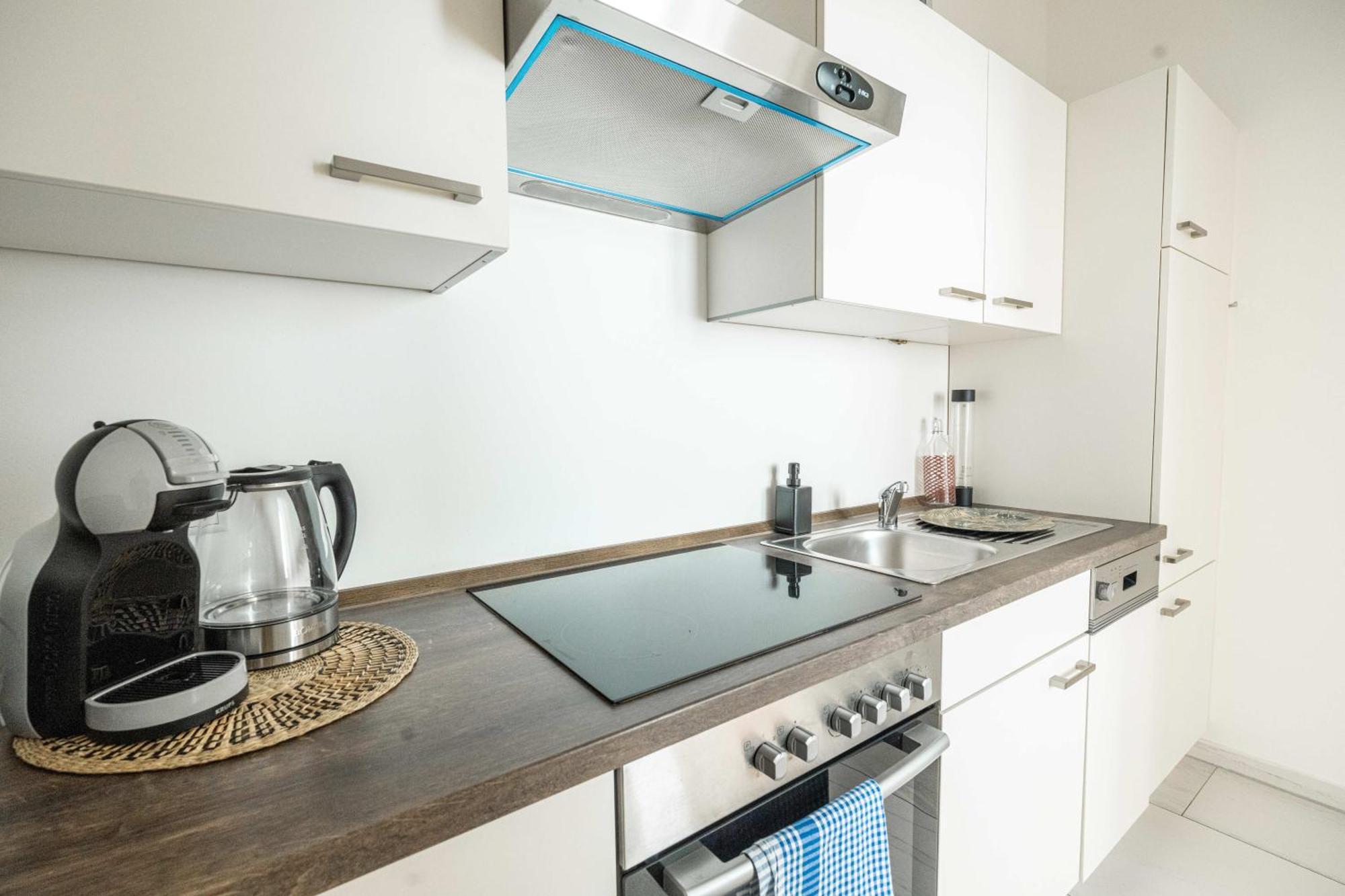 4ty3 - Franz Josef Is Calling Appartement *