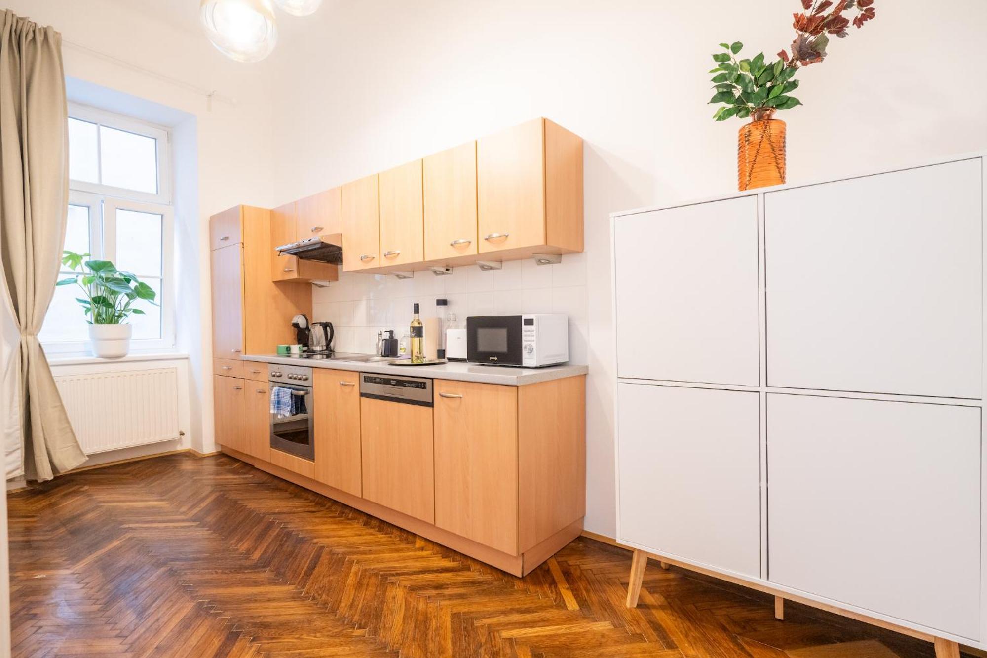 Appartement 4ty3 - Franz Josef Is Calling