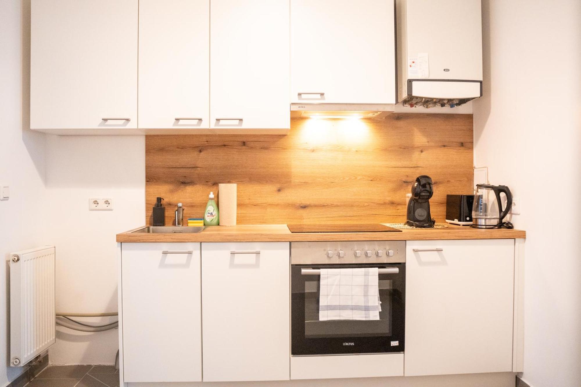 4ty3 - Franz Josef Is Calling Appartement