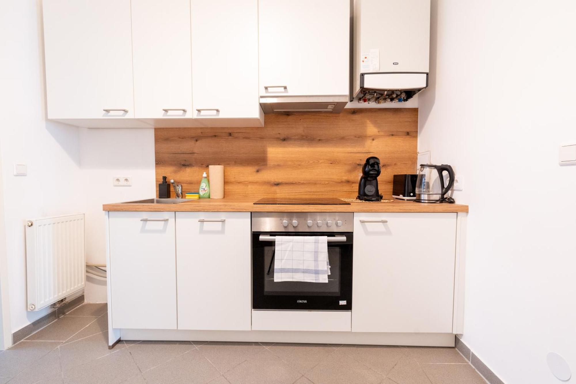 Appartement 4ty3 - Franz Josef Is Calling *
